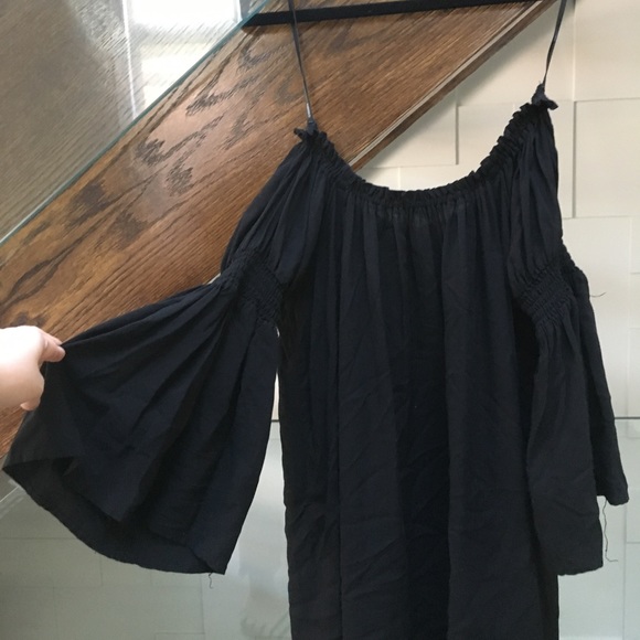 🌸3/$20 Black off shoulder fluted sleeve dress - Picture 1 of 3